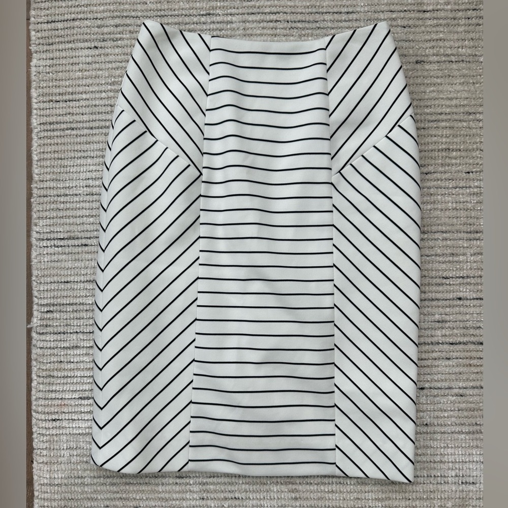 Antonio Melani Black and White striped Pencil skirt